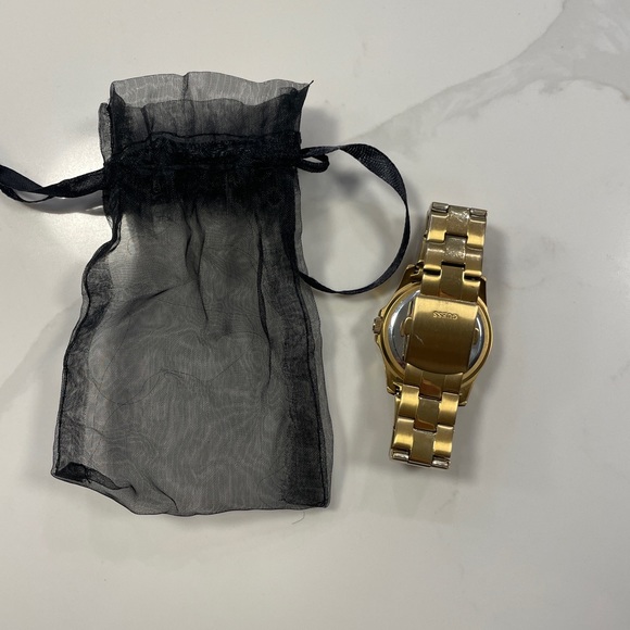 Authentic Guess watch - Picture 2 of 2